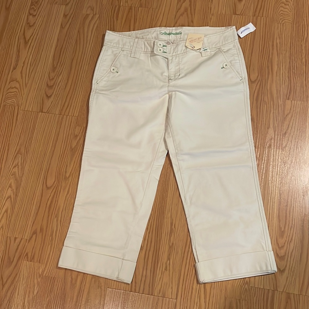 NWT Capri pants